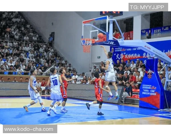 亚特兰大梦想队与风暴队的激烈对决展现篮球魅力与团队精神